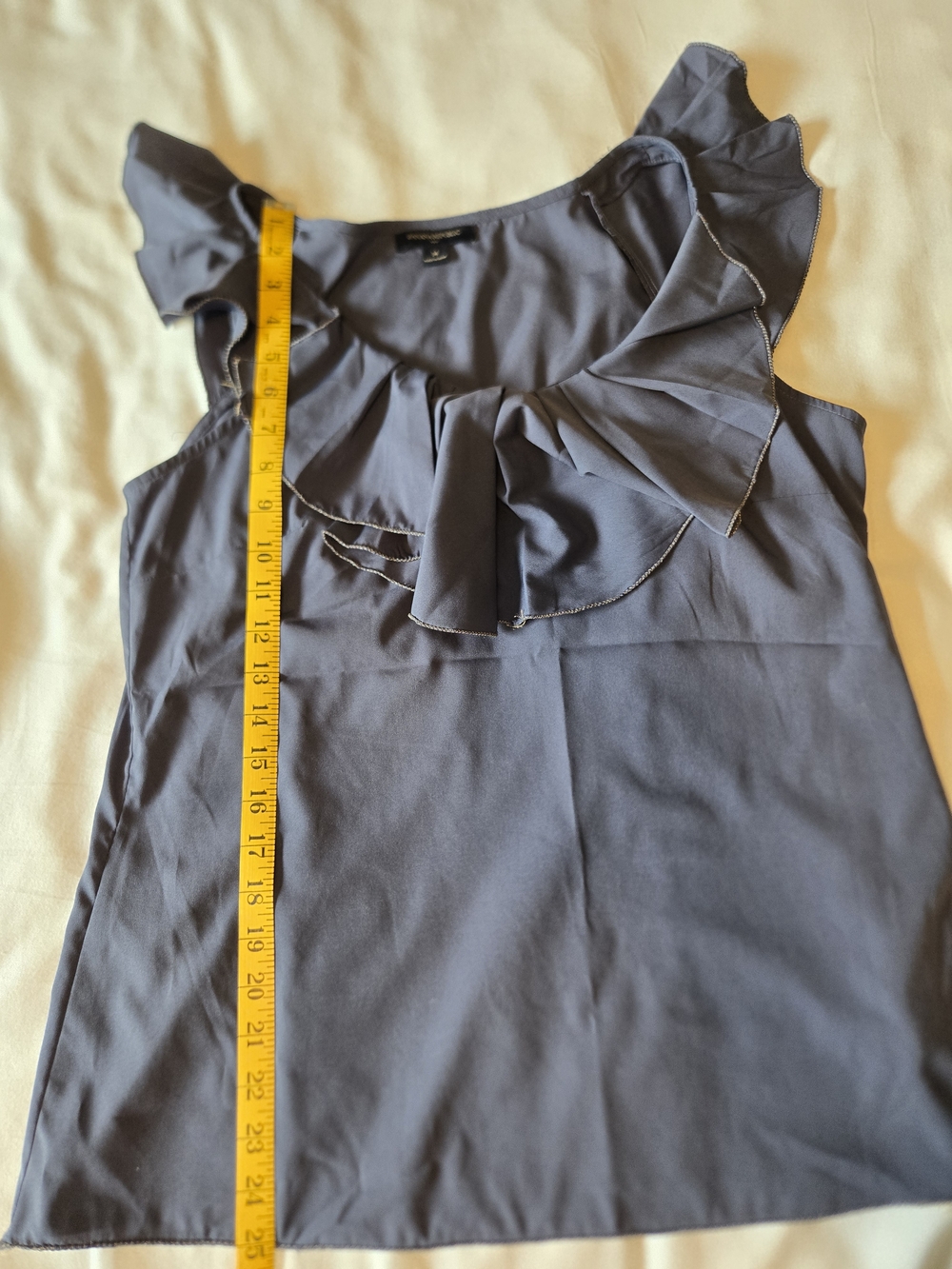 Banana Republic Ruffle Sleeve Shell In Gray - Picture 4 of 9
